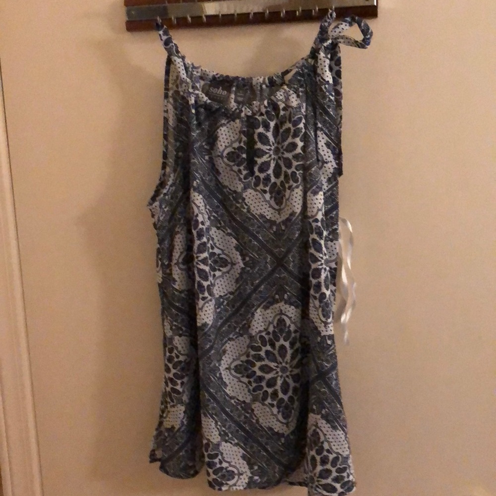 Tank top the ties on left shoulder